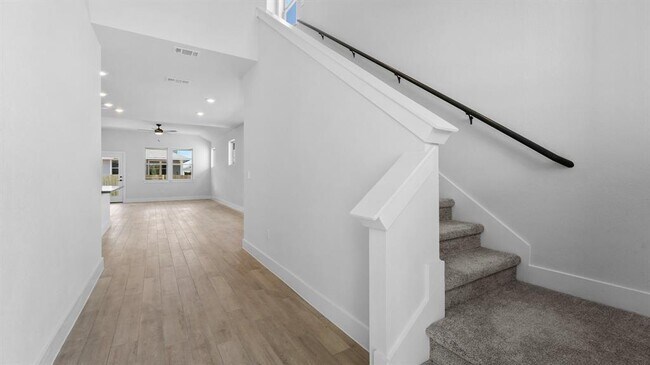 Foto del edificio - 8511 Cottage Rose Dr