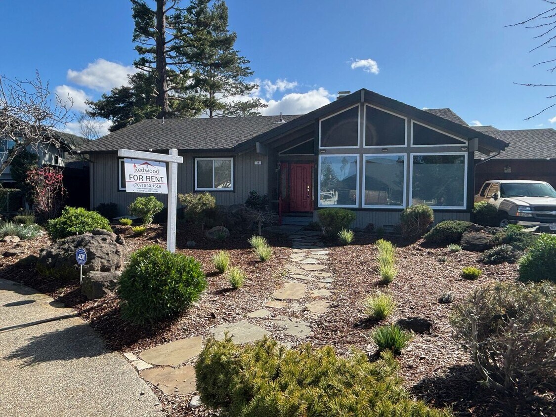 Primary Photo - Updated 3 bedroom 2 bathroom Single Family...
