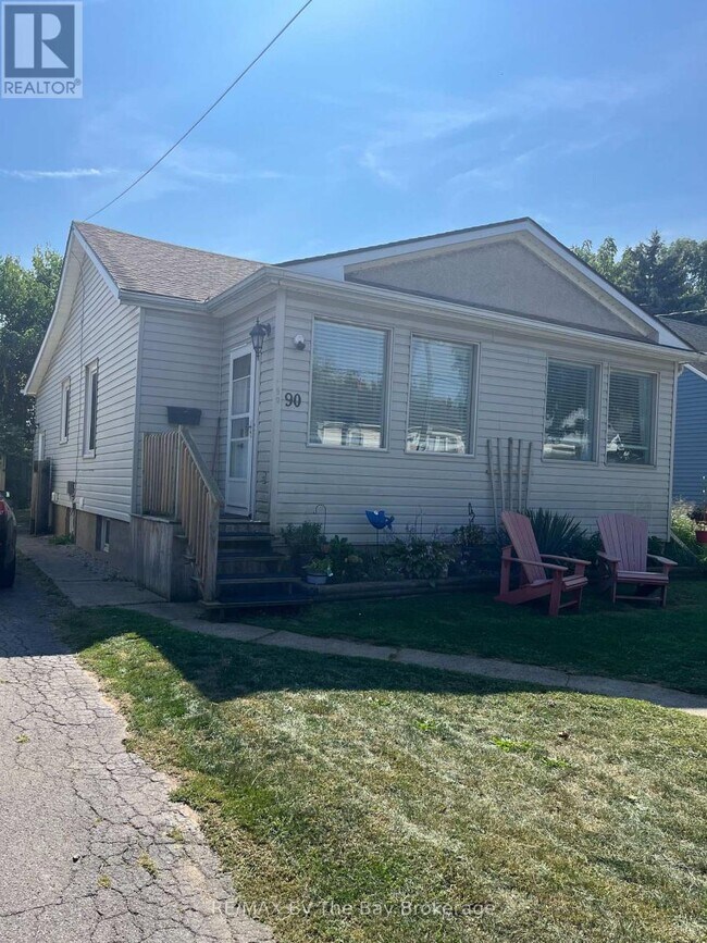 Photo du bâtiment - 90 Grass Ave