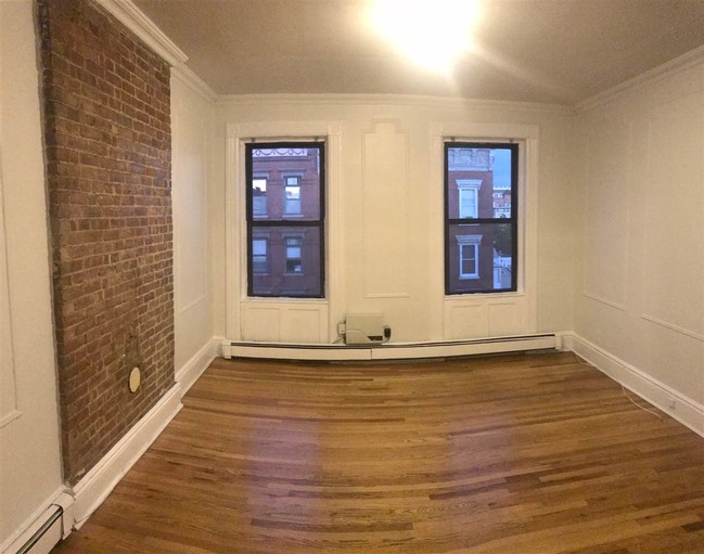 Building Photo - 802-804 Park Ave