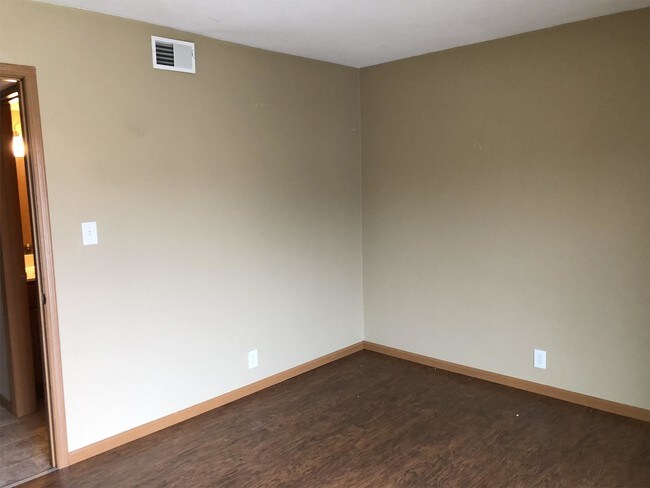 Building Photo - 305 Baltes Dr