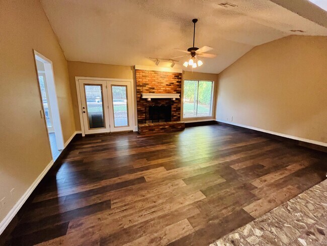 Foto del edificio - 909 E 13th St