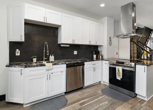 Building Photo - 241 Taylor Ave