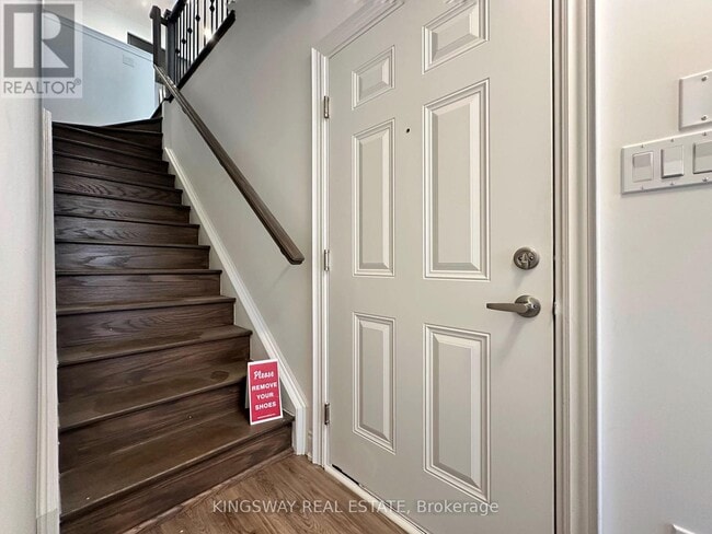 Building Photo - 30 Lunar Cres