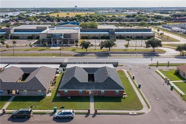 Building Photo - 2100 N Paradise Dr
