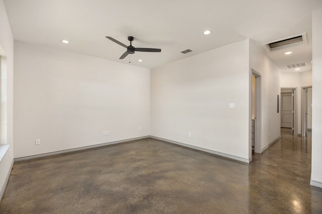 Foto del edificio - 10407 County Rd 2180