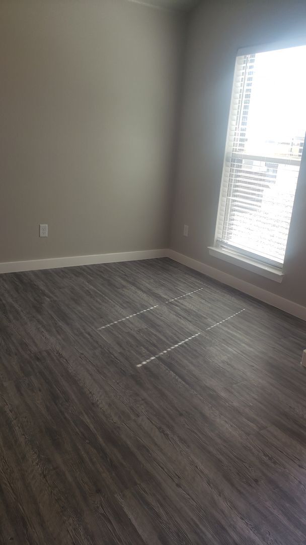 Building Photo - 3 Bedroom 2 bath home!