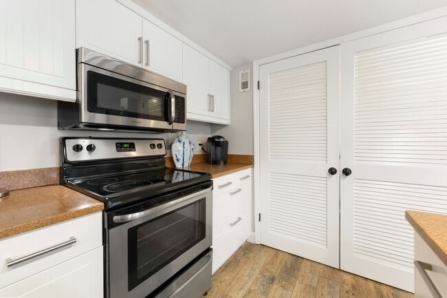 Foto del edificio - Chalet by the Sea SHORT OR LONG TERM RENTAL