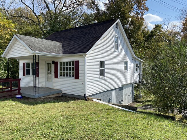 Building Photo - 1004 Woodard St
