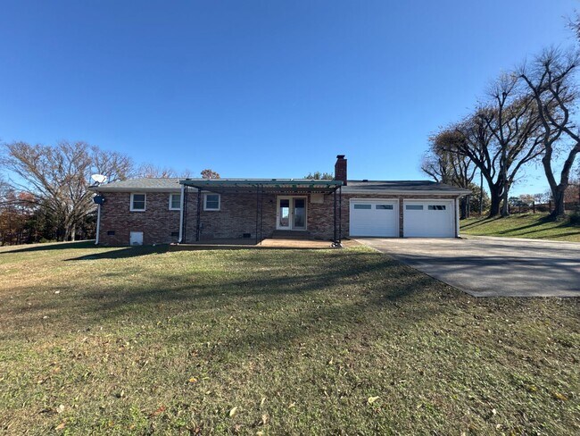 Foto del edificio - Spacious Ranch-Style Living on 1.5 Acres –...