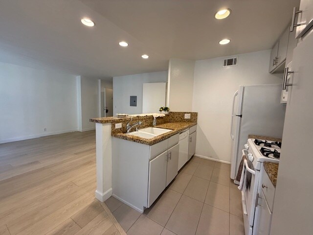 Baño para parque de caravanas - 4322 Matilija Ave