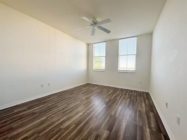 Foto del edificio - 2421 NE 65th St