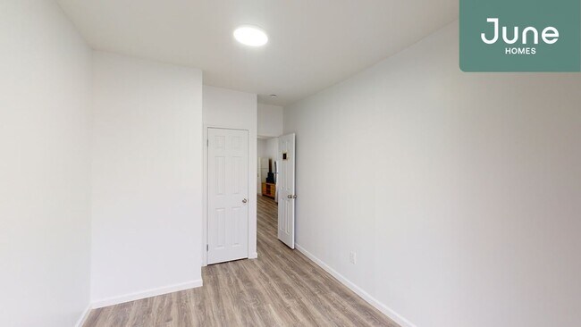 Foto del edificio - Full room in 4-bed/1.0-bath Home