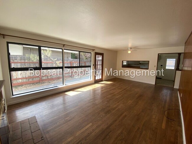 Building Photo - 750 Crain St