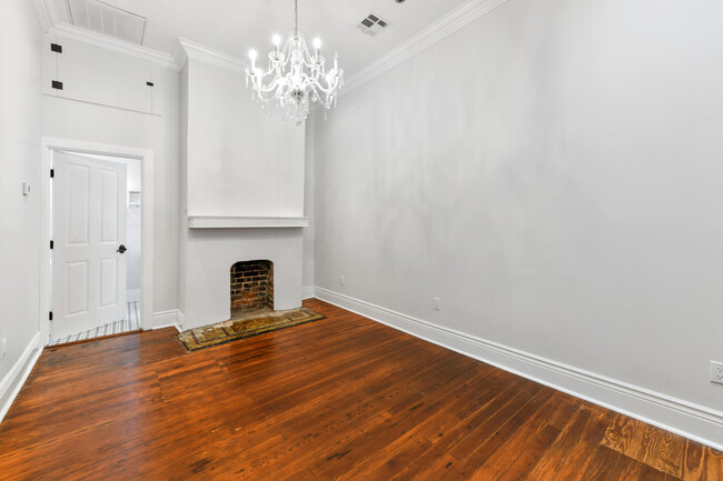 Building Photo - 1309 Dauphine St