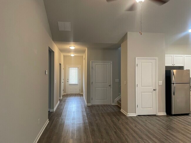Building Photo - 145 Loudoun Dr