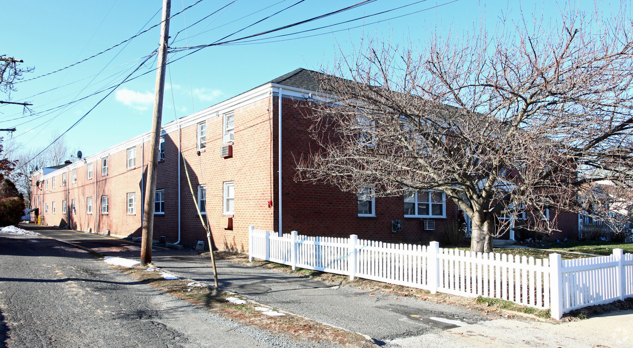 Primary Photo - South Shore Apartments