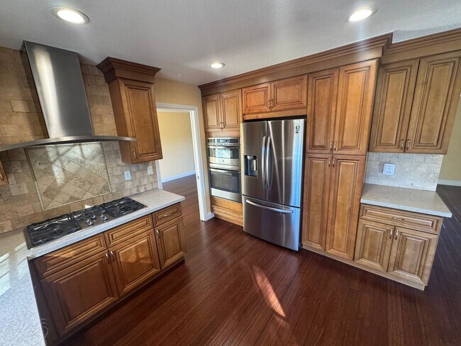 Building Photo - Pleasanton Foothills 5 bed / 3 bath, Singl...