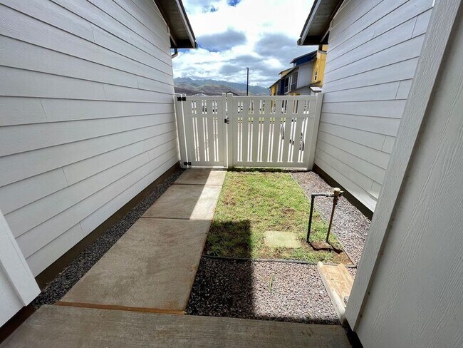 Building Photo - 91-1170 Hoonaauao Street