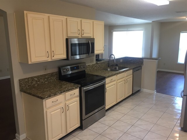 Building Photo - 8216 Leafcrest Dr