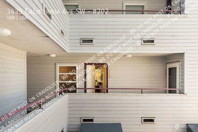 Building Photo - West Seattle Updated 1bed 1bath condo on C...
