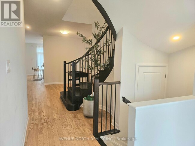 Building Photo - 527 Anchor Cir