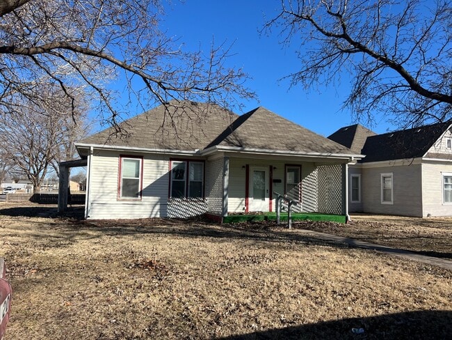 Building Photo - 920 E 16th Ave