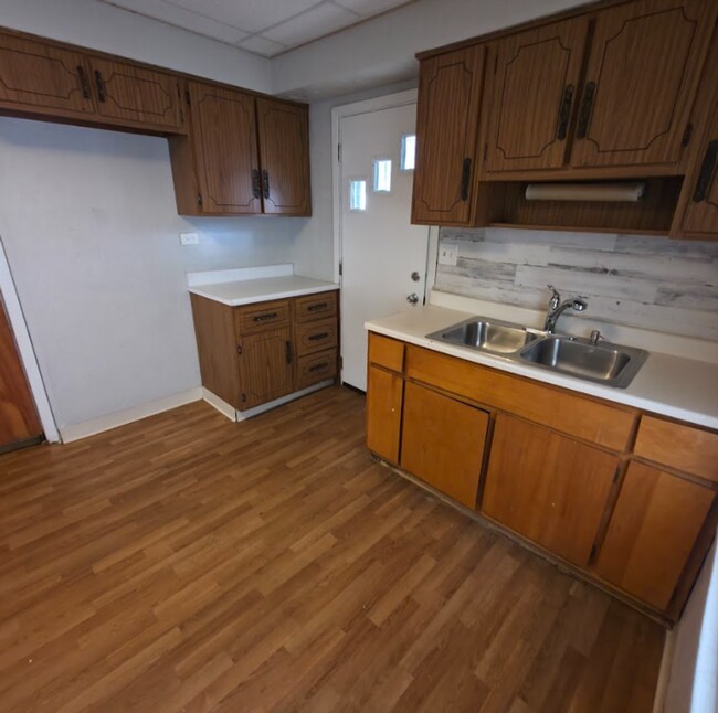 Foto del edificio - Single Family Home 3 beds 1 bath FOR RENT!