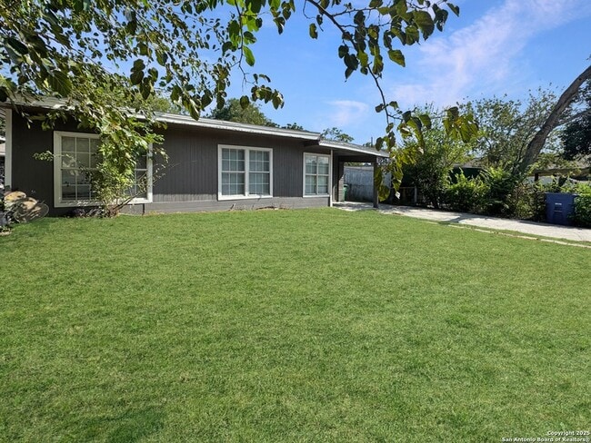 Building Photo - 1611 La Manda Blvd