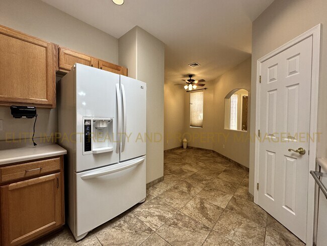 Foto del edificio - 585 W Deerview Ct