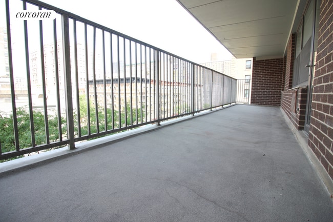 Building Photo - 175 W 90th St