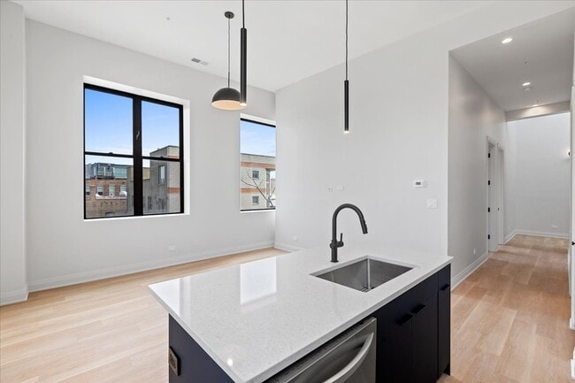 Foto del edificio - 1934 W North Ave