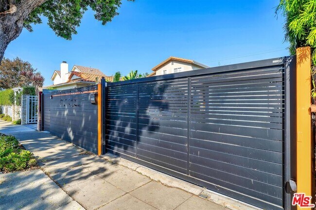 Foto del edificio - 4358 Lyceum Ave