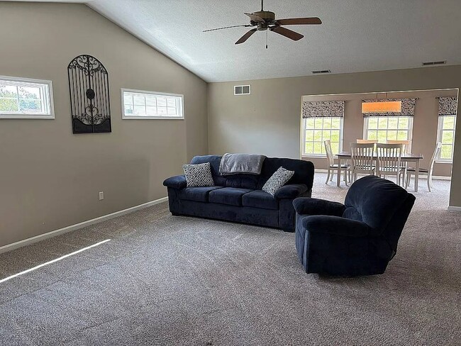 Building Photo - 8446 Creekview Ln