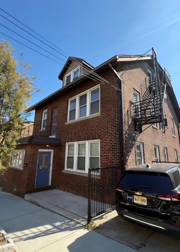 Primary Photo - 610 Gregory Ave