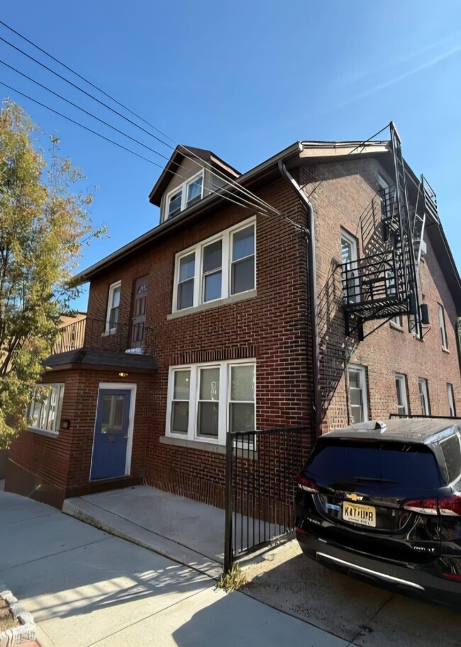 Building Photo - 610 Gregory Ave