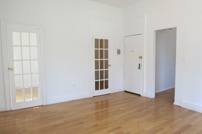 Building Photo - 501 W 45th St