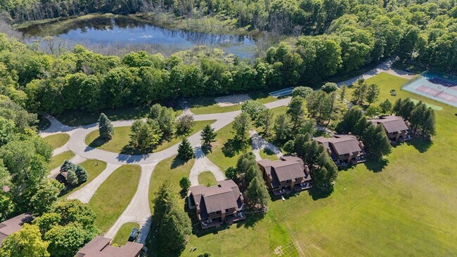 Foto del edificio - 1702 Forest Ridge Rd
