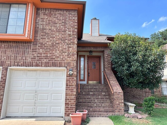 Building Photo - Minutes to COSTCO, great Location!