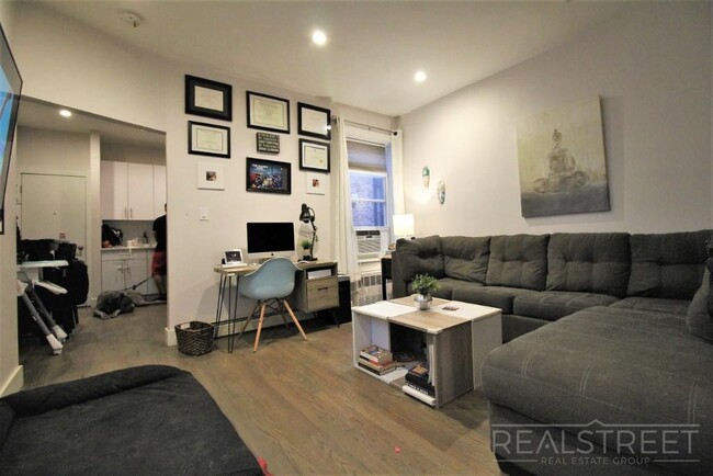 Foto del edificio - Renovated Spacious 2 BR in Bushwick