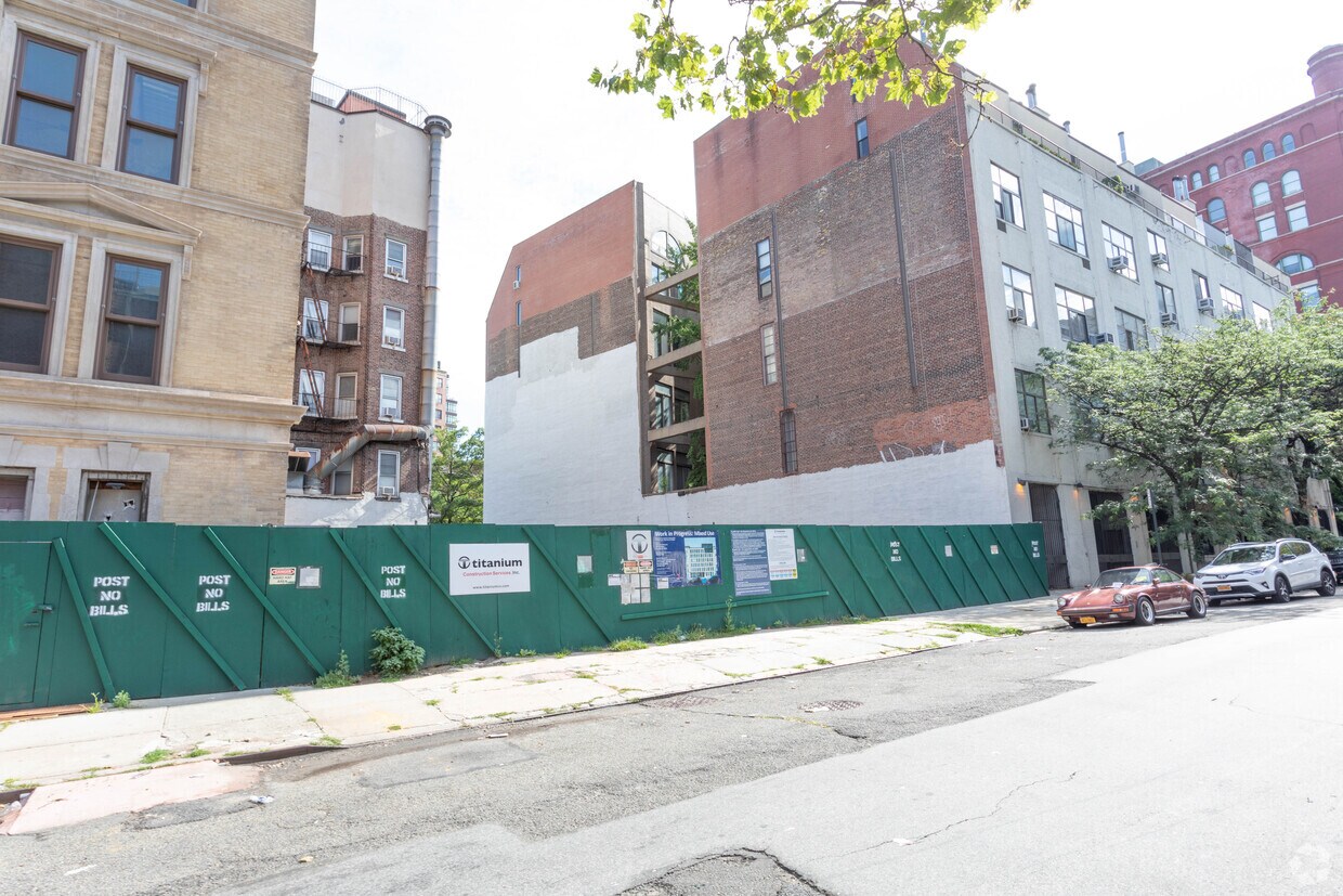 144150 Barrow St, New York, NY 10014 Apartments in New York, NY