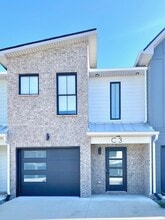 Building Photo - 725 Hornbuckle Rd