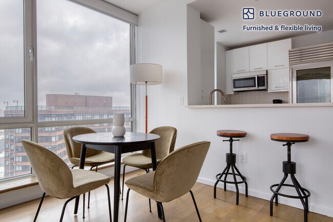 Foto del edificio - 635 W 42nd St