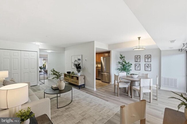 Building Photo - 5250 Valley Forge Dr