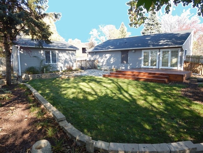 Building Photo - 1985 Navarone Dr