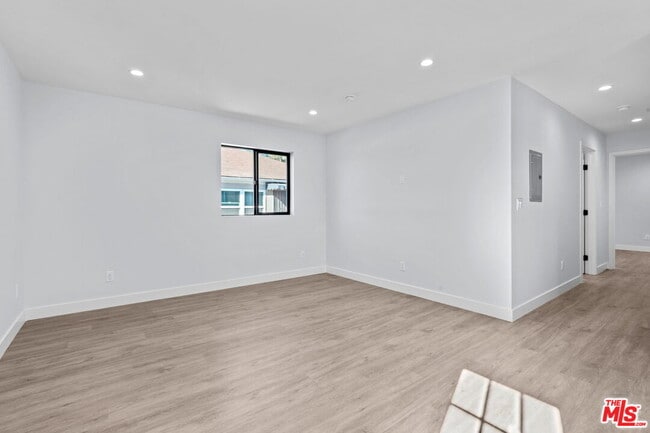 Building Photo - 1518 1/2 Stearns Dr