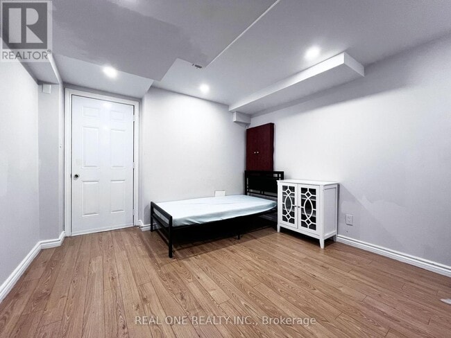 Building Photo - 1098 Sandhurst Cir