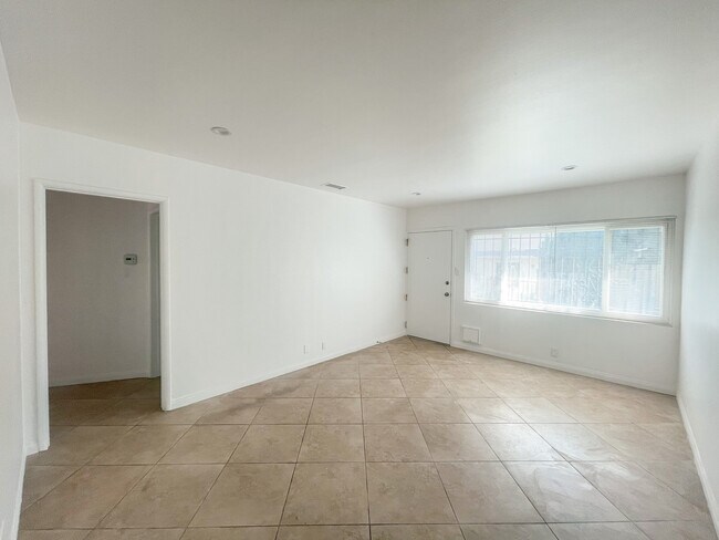 Building Photo - 10407 Crenshaw Blvd