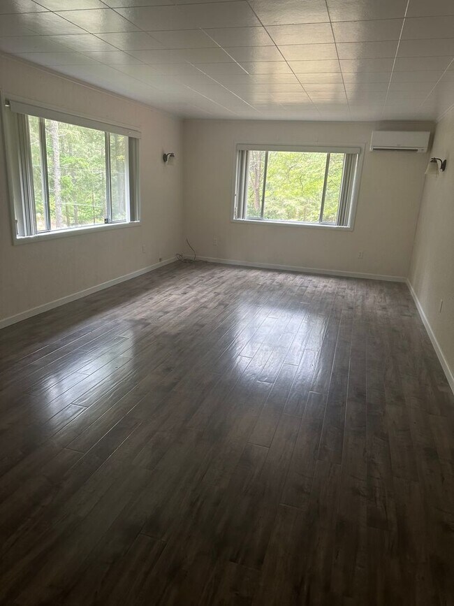 Building Photo - 2-bedroom 1 bath House