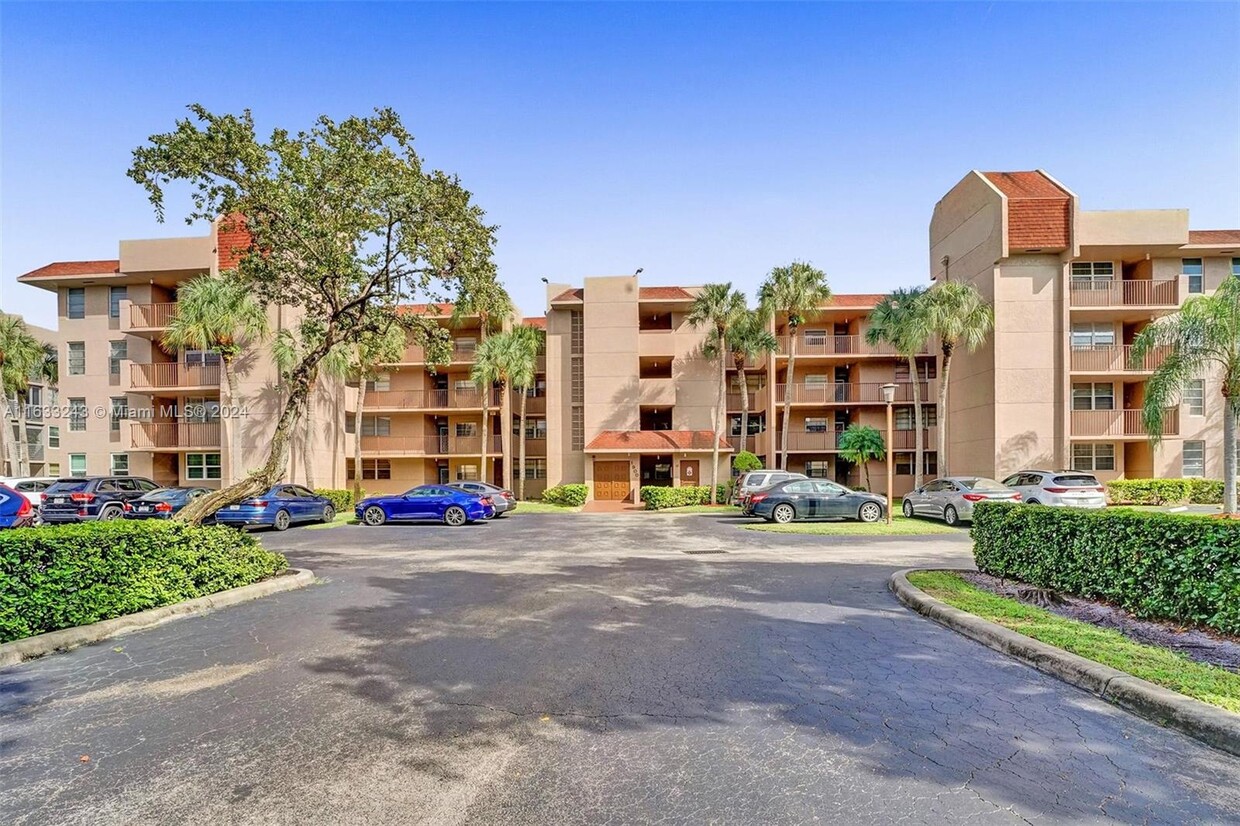 Primary Photo - 1900 Sabal Palm Dr